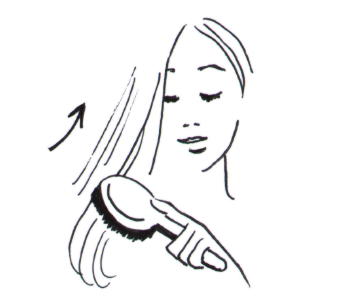 Choisissez une brosse à poils doux et naturels ou un peigne à large dent pour éviter les cheveux rebelles