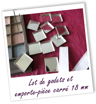 Lot de 12 godets et emporte-pièce carré 18mm Aroma-Zone Lot de 12 godets et emporte-pièce carré 18mm Aroma-Zone