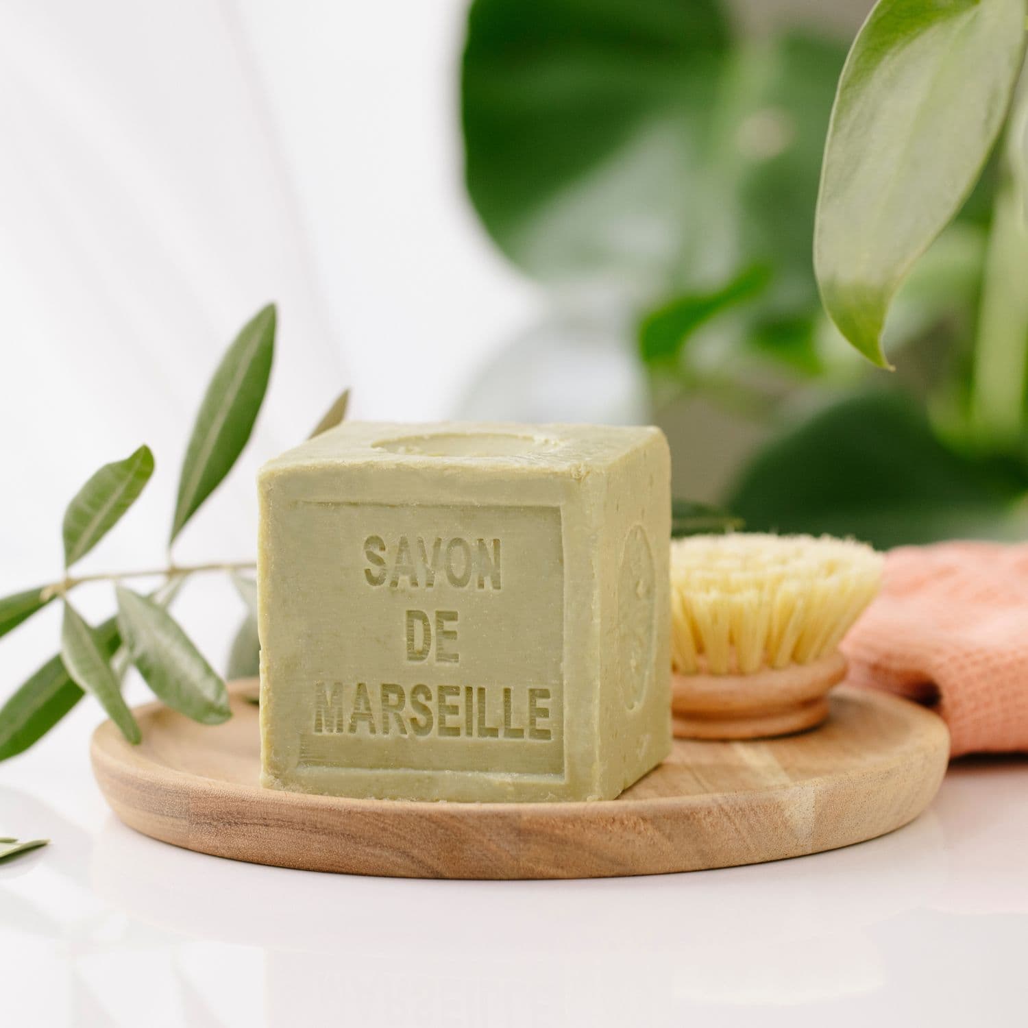Savon de Marseille sans palme cube 300 g Aroma-Zone Savon de Marseille sans palme cube 300 g Aroma-Zone