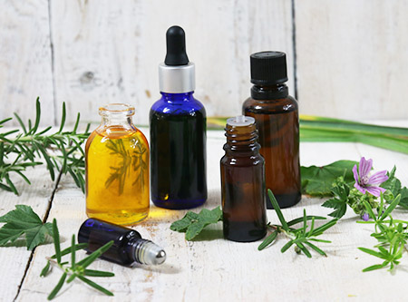 Comment lutter contre l'acné avec les huiles essentielles ?